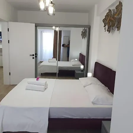 Premium - Infinity Rooftop Pool & Private Parking Apartment