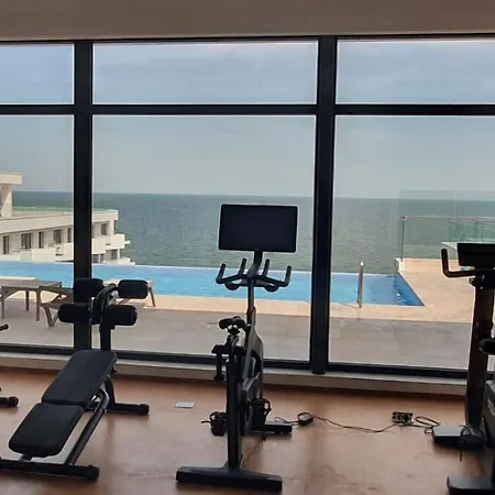 Premium - Infinity Rooftop Pool & Private Parking Năvodari