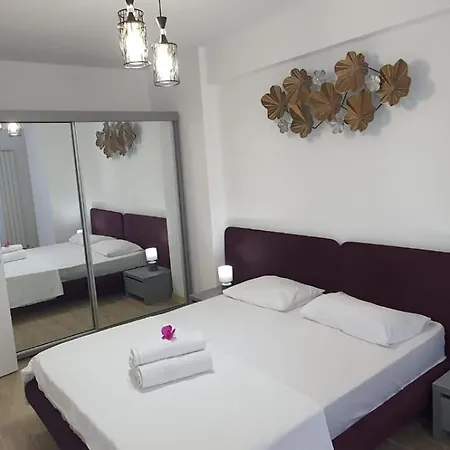 Apartment Premium - Infinity Rooftop Pool & Private Parking Năvodari