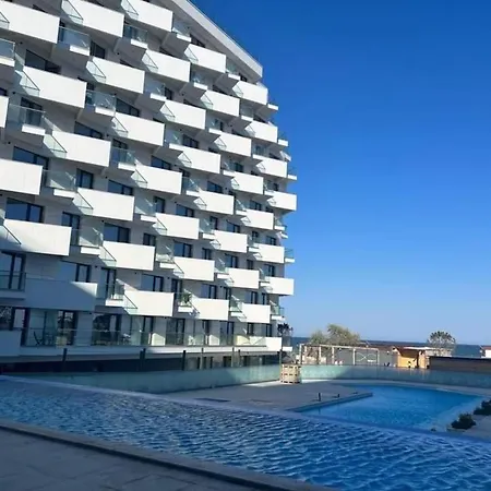 Premium - Infinity Rooftop Pool & Private Parking Năvodari