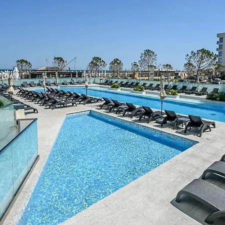 Premium - Infinity Rooftop Pool & Private Parking Apartment *