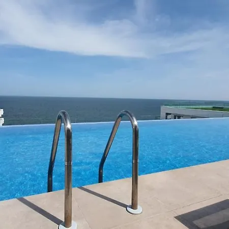 Premium - Infinity Rooftop Pool & Private Parking Appartamento Năvodari