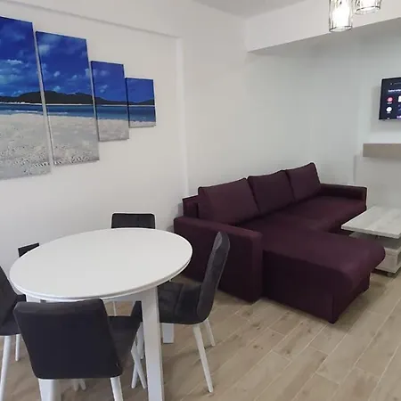 Appartamento Premium - Infinity Rooftop Pool & Private Parking *