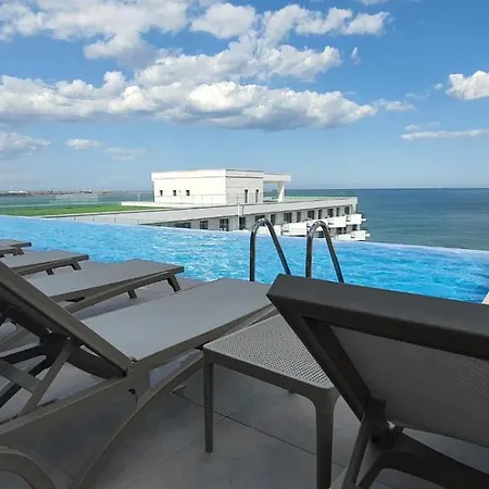 Appartamento Premium - Infinity Rooftop Pool & Private Parking Năvodari