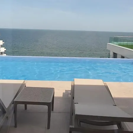 Appartamento Premium - Infinity Rooftop Pool & Private Parking *