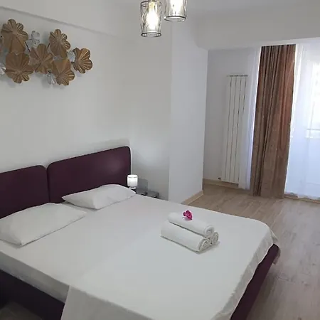 Apartment Premium - Infinity Rooftop Pool & Private Parking