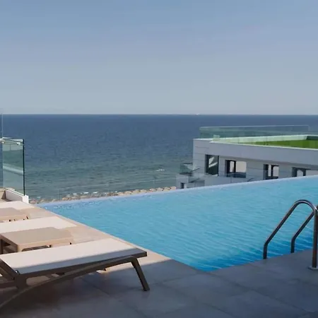 Premium - Infinity Rooftop Pool & Private Parking Navodari
