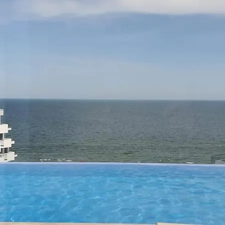 Premium - Infinity Rooftop Pool & Private Parking Appartamento Năvodari