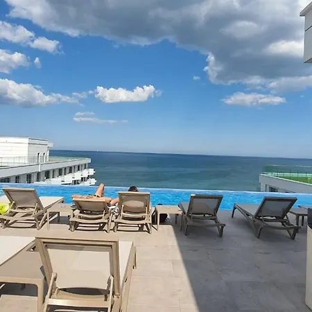 Appartamento Premium - Infinity Rooftop Pool & Private Parking Năvodari