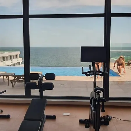 Premium - Infinity Rooftop Pool & Private Parking Apartment