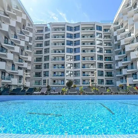 Premium - Infinity Rooftop Pool & Private Parking Apartment *